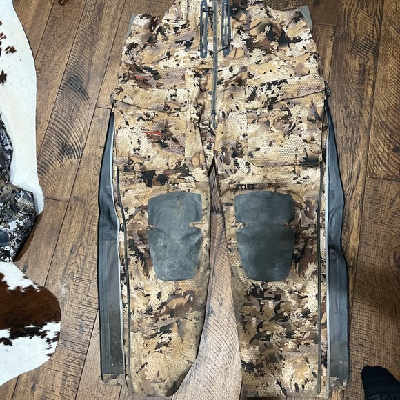 Need to get new ones these are basically new. They don’t fit anymore. - Picture 10 of 11